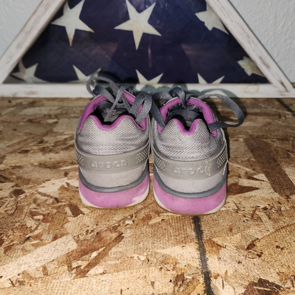 Crocs Womens Retro 14382 Lace Up Low Top Sneaker Shoes (Gray Pink) - SIZE 6.5 - Picture 2 of 7